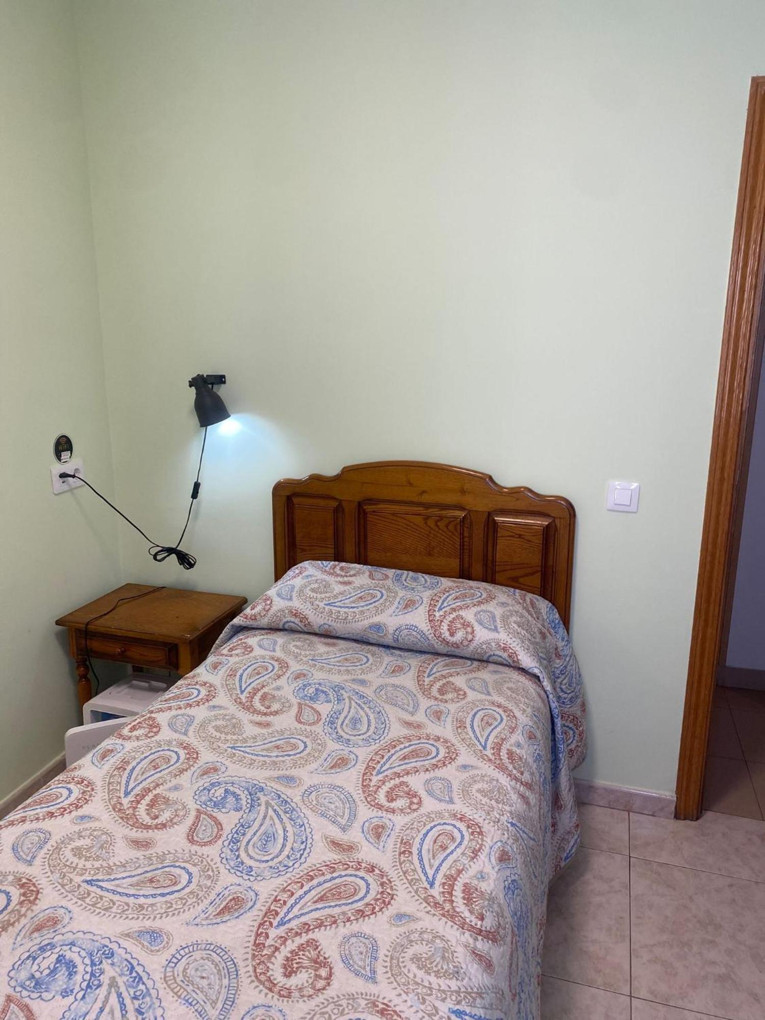 Hostal Retiro Мадрид Экстерьер фото